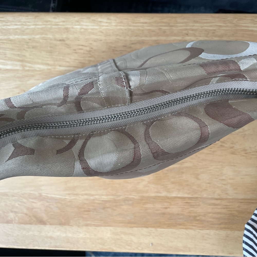 Carly Bag In Optic Signature Sv/White Khaki/Natural - Picture 14 of 16